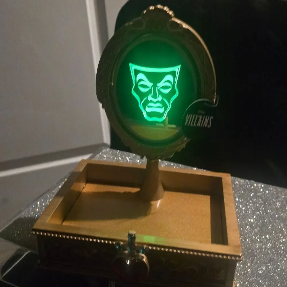 Disney‎ Villains Evil Queen Light-Up Beauty Tray
